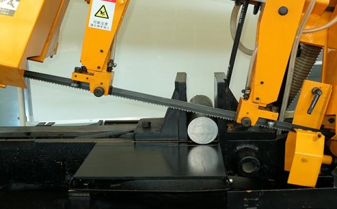 沿滩数控带锯床自动送料精度会出现偏差吗？